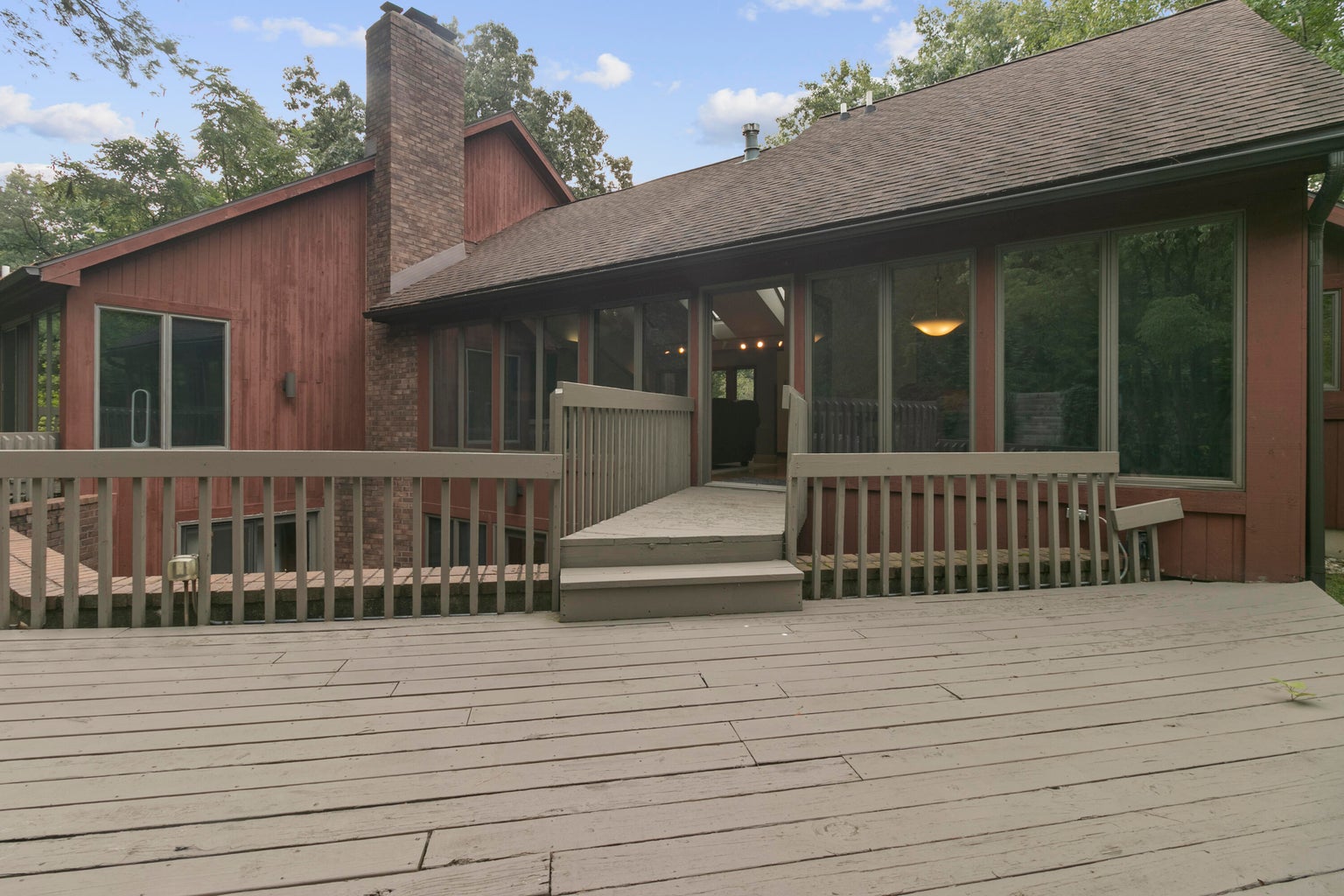 20260812183557380649000000-o large outdoor deck