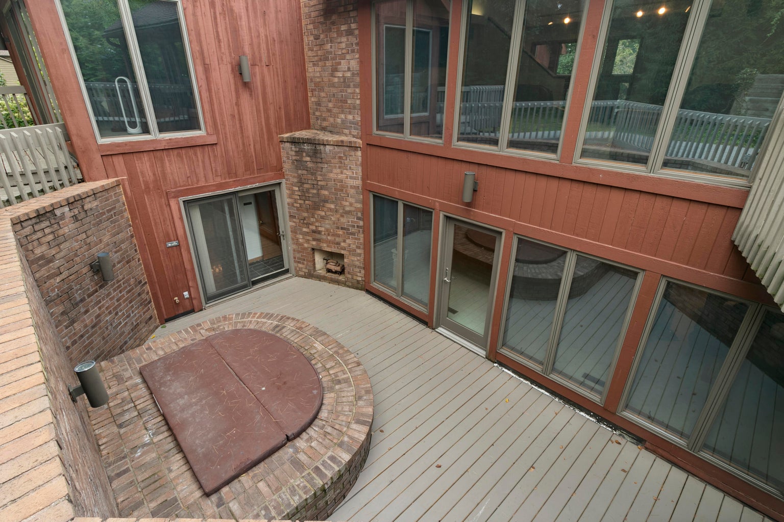20260812183741596074000000-o top view of hot tub area