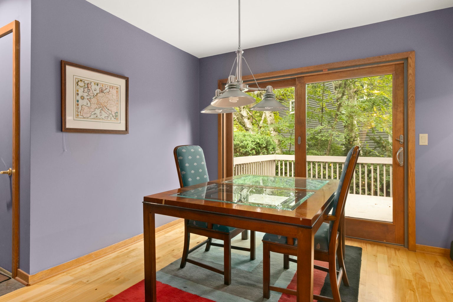 20260812183842161235000000-o table near open windows