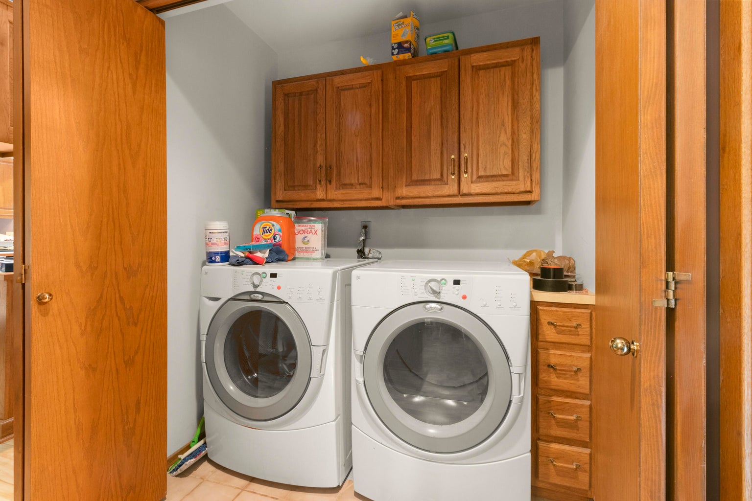 20260812183915582915000000-o laundry areas