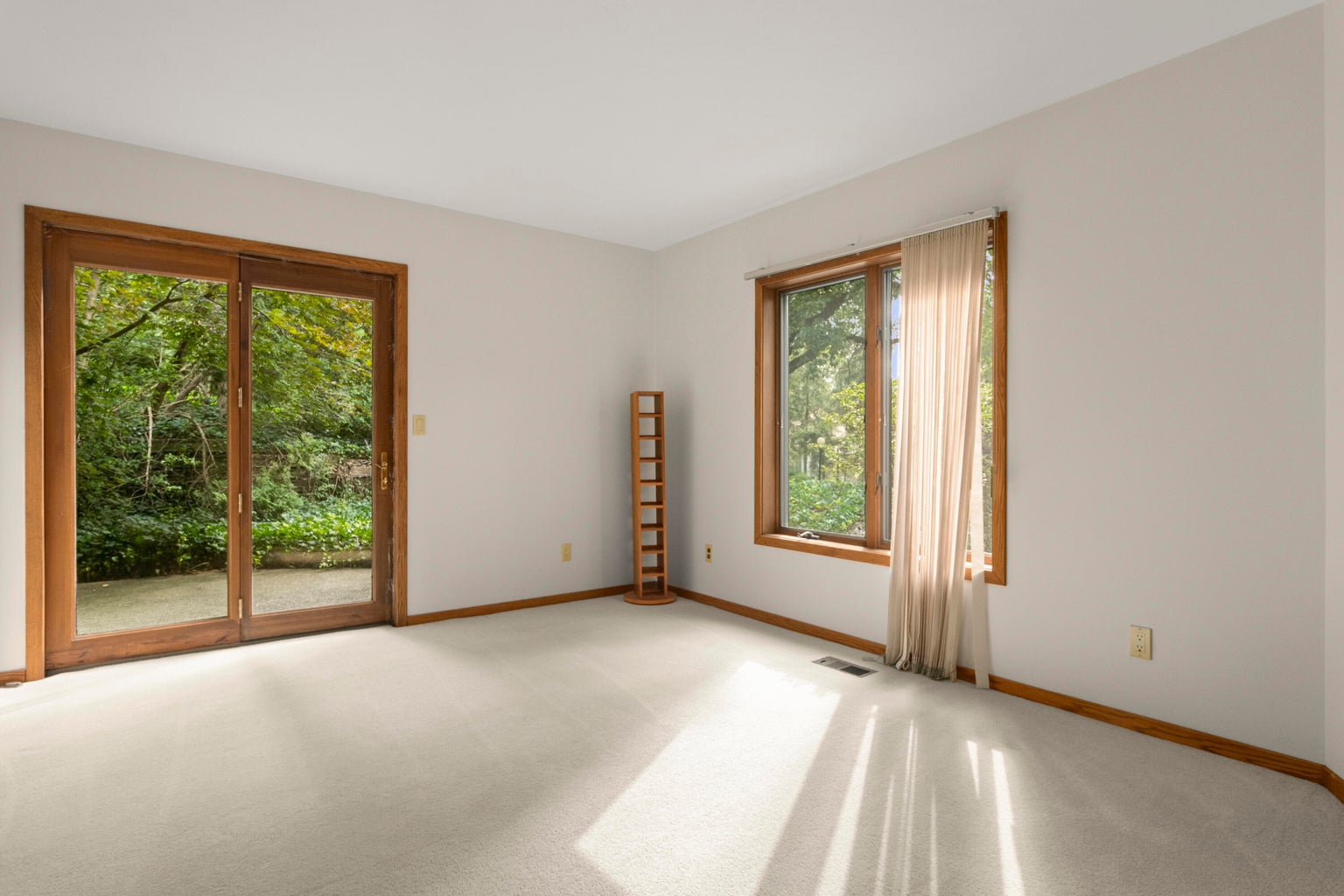 20260812184156932761000000-o interior view with two windows