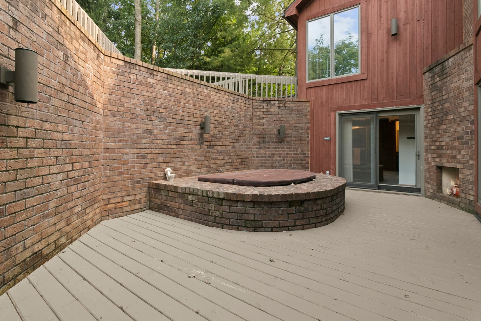 20260812184214246225000000-o outdoor brick living area