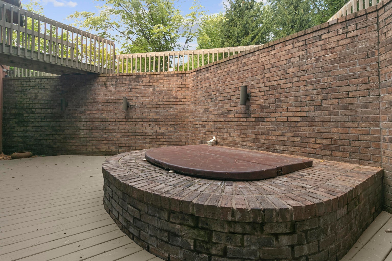 20260812184240276124000000-o brick cove with covered hot tub