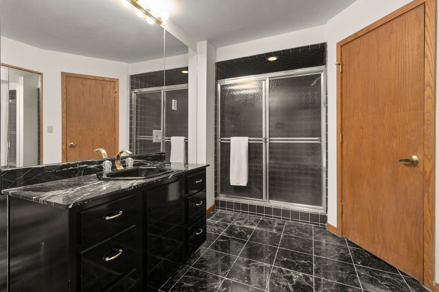 20260812184538972481000000-o bathroom with dark flooring