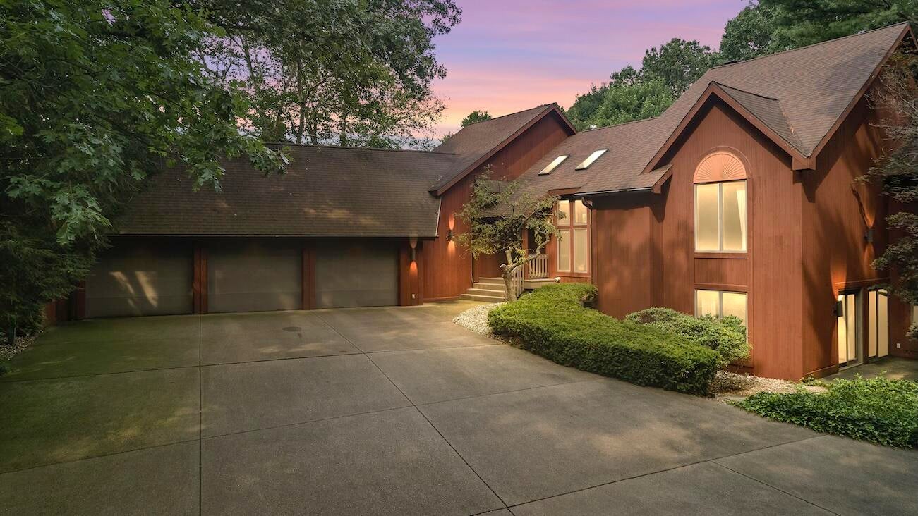 executive home outdoors