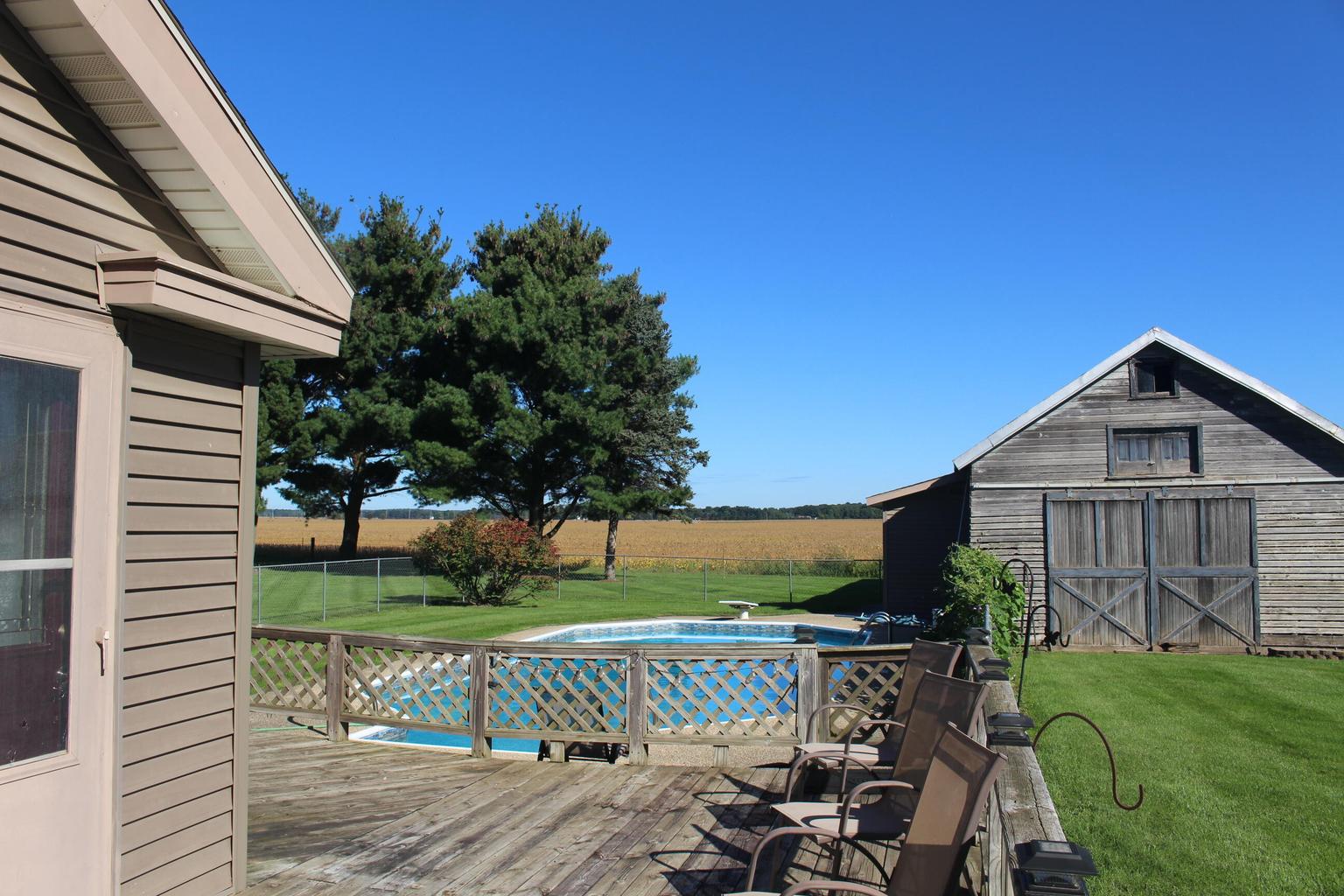 rear reck and pool and barn